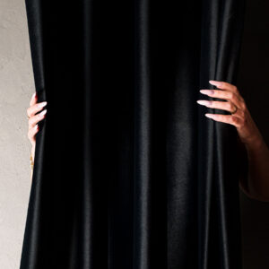 MATT VELVET poolpimendav kangas, kõrgus 320 cm, värv 052 must