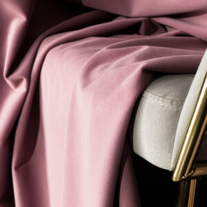 MATT VELVET poolpimendav kangas, kõrgus 320 cm, värv 109 lillakasroosa